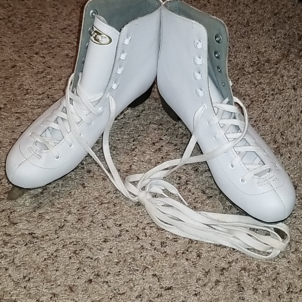 DBX size 7 ice skates